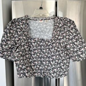 Square neck Levi’s XL crop top 18” shoulder to hem. NWOT